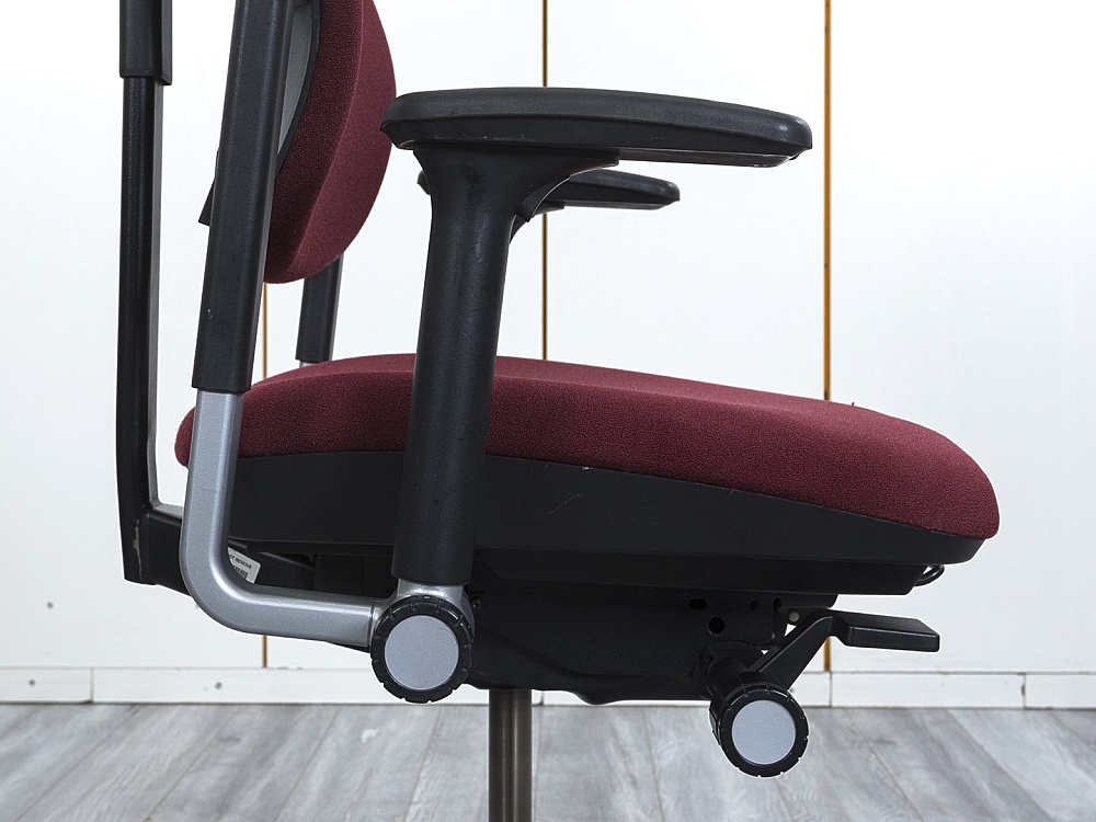 Офисное кресло руководителя  SteelCase Ткань Красный Please 2  (КРТК-21034)