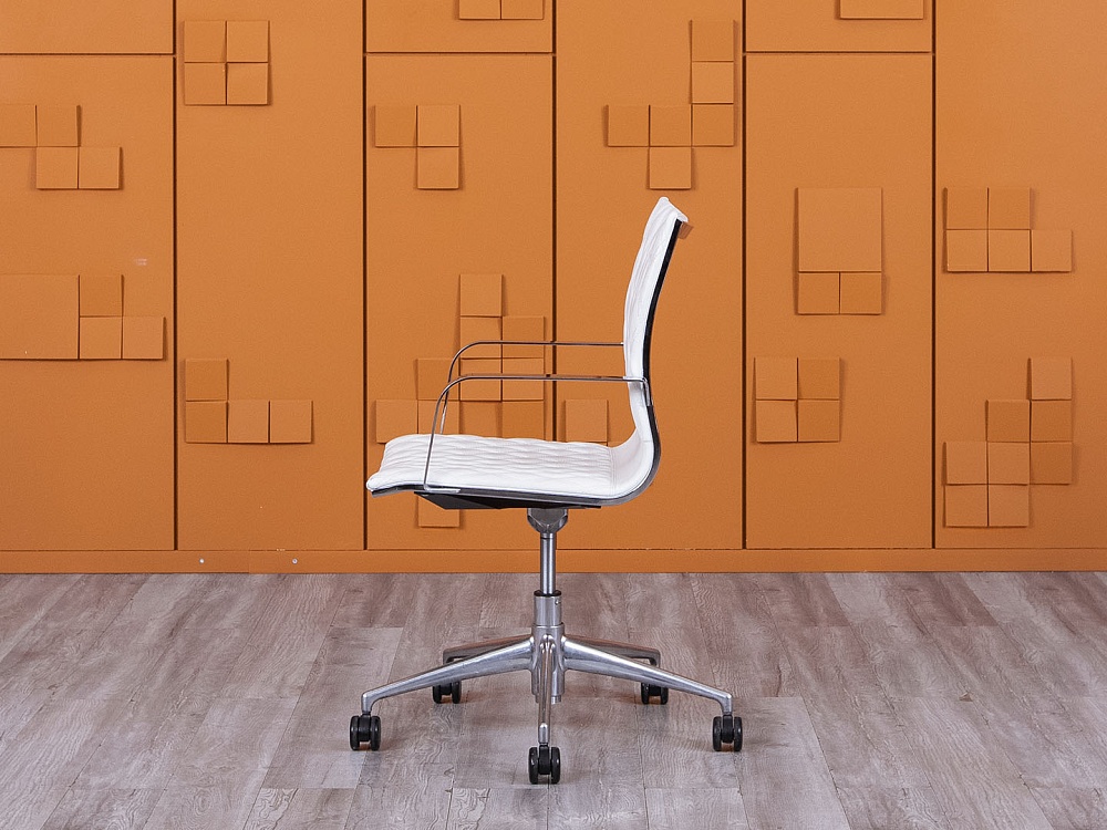 Офисное кресло для персонала  Kastel Кожа Белый   (КПКБ-28055)