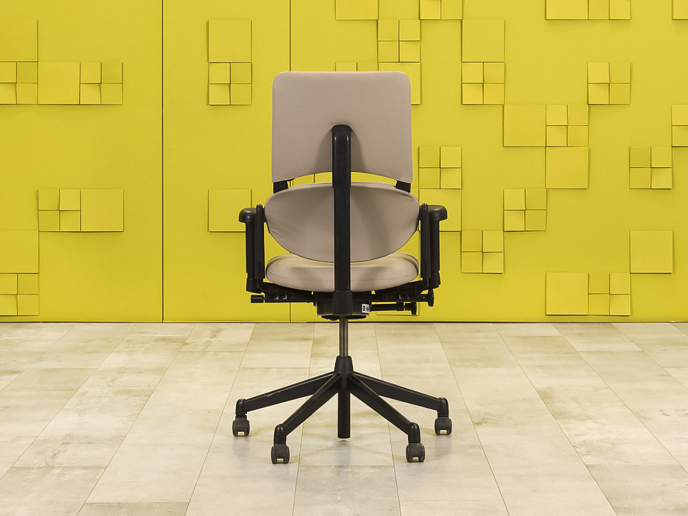 Офисное кресло руководителя на колесах Please 1 Steelcase Кожа Бежевый Германия  КРКБ-24115