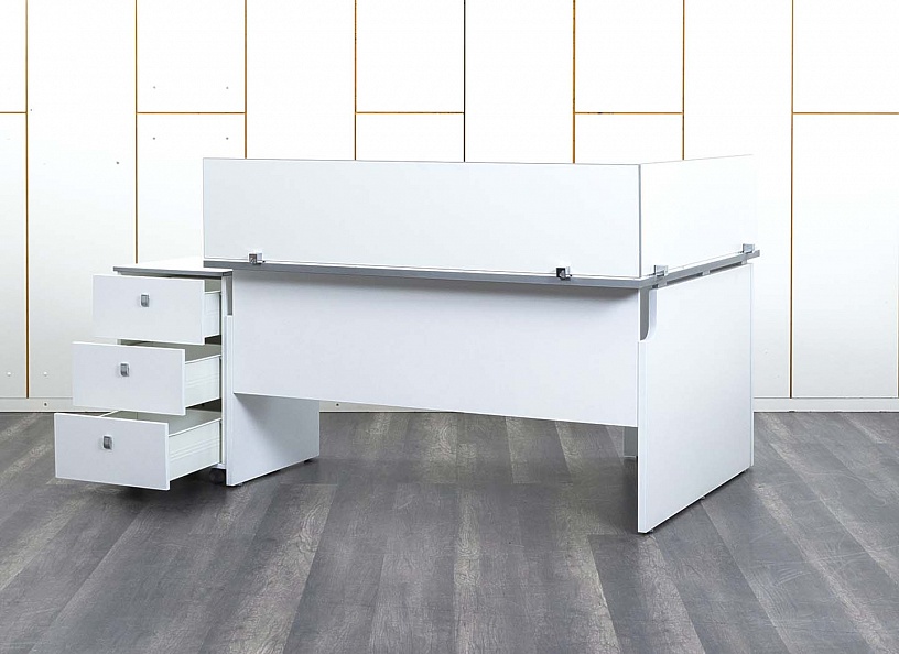 Комплект офисной мебели стол с тумбой  1 500х1 200х760 ЛДСП Белый   (СПУБКл-02082)