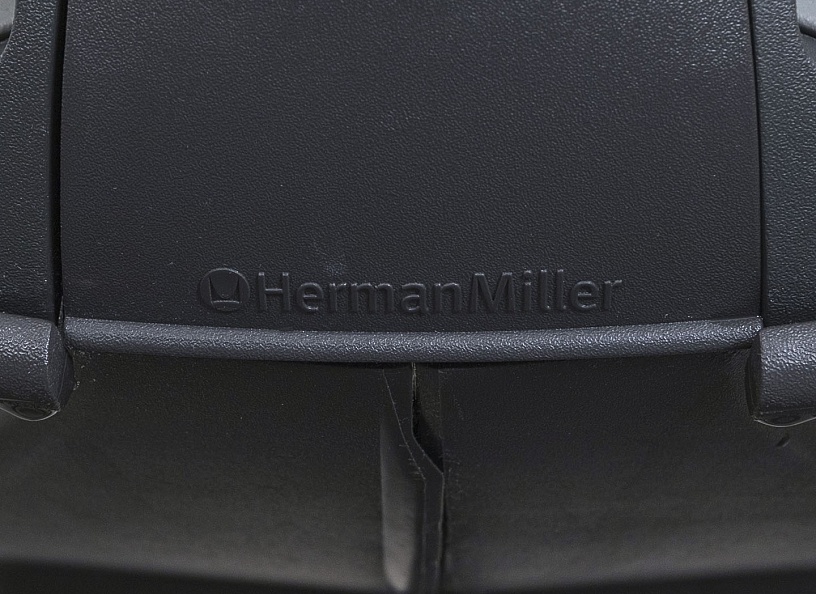 Офисное кресло руководителя  Herman Miller Сетка Черный Mirra  (КРСЧ-12122)