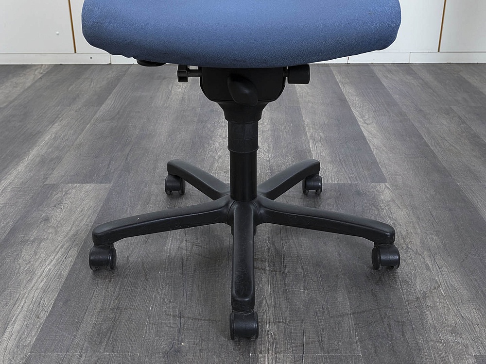 Офисное кресло для персонала  Haworth Ткань Синий Comforto  (КПТН-09112)