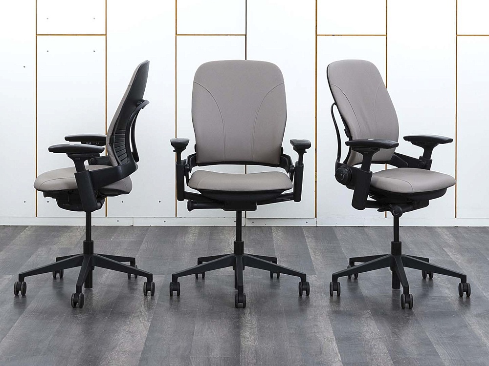 Офисное кресло руководителя  SteelCase Кожа Бежевый Leap B  (КРКБ-16122)