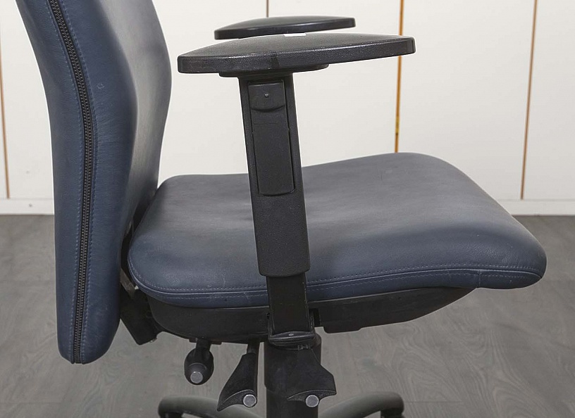 Офисное кресло для персонала  Dauphin Кожа Темно-синий   (КРКС-28041)