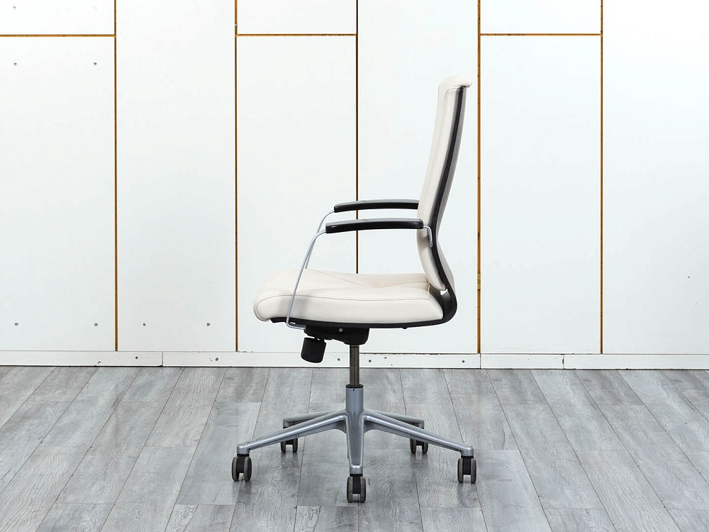 Офисное кресло руководителя  Sitland  Кожа Бежевый Madera B  (КРКБ1-17094)