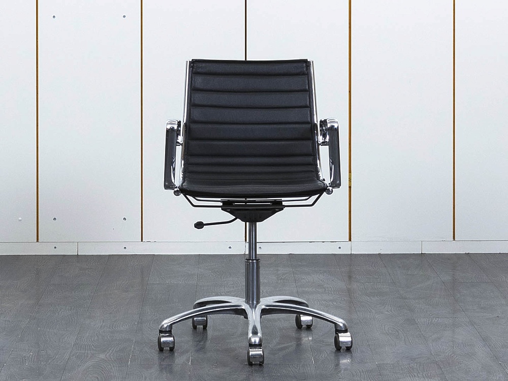 Офисное кресло руководителя  LUXY Кожа Черный Light B  (КРКЧ-16121)