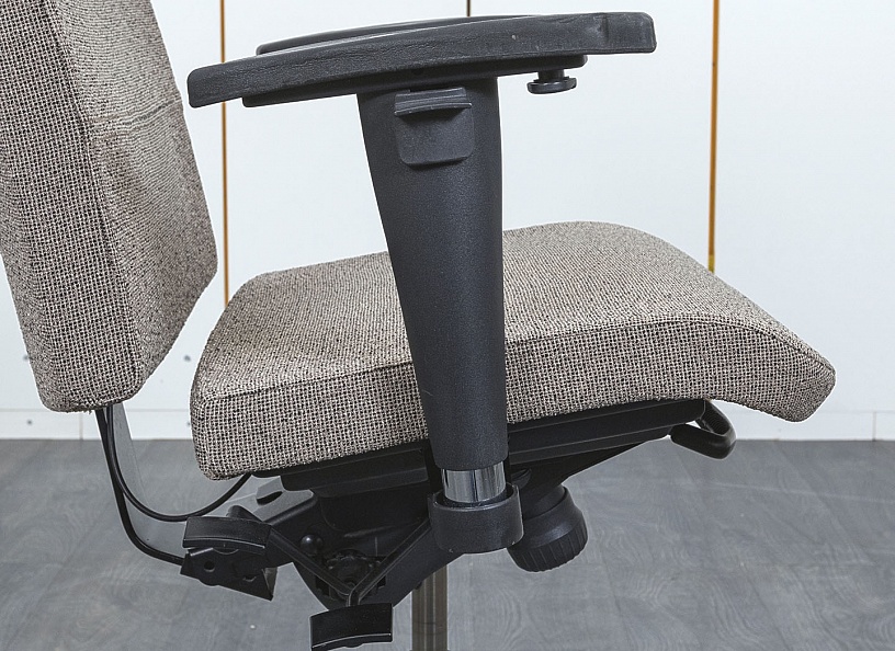 Офисное кресло руководителя  ISKU Ткань Серый   (КРТС1-12012)