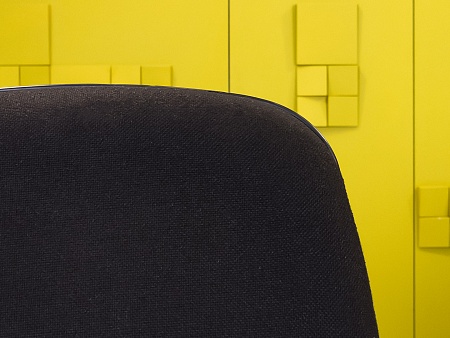 Офисное кресло руководителя на колесах Ткань Чёрный Россия  КРТЧ(а)-211124