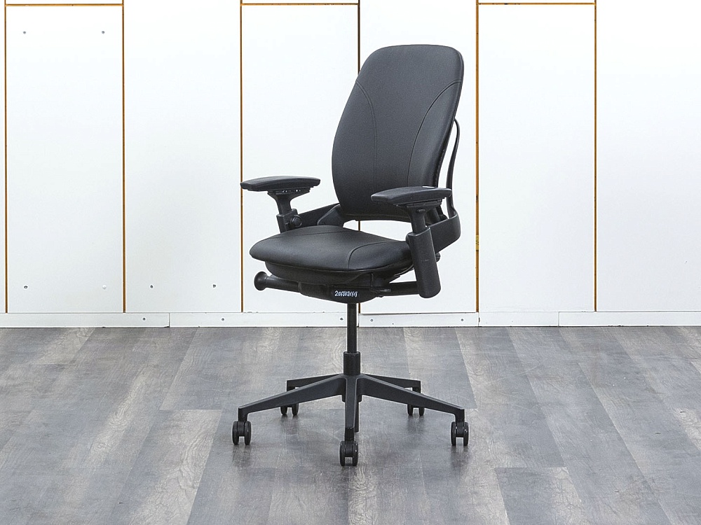 Офисное кресло руководителя  SteelCase Кожа Черный Leap B  (КРКЧ-16122)