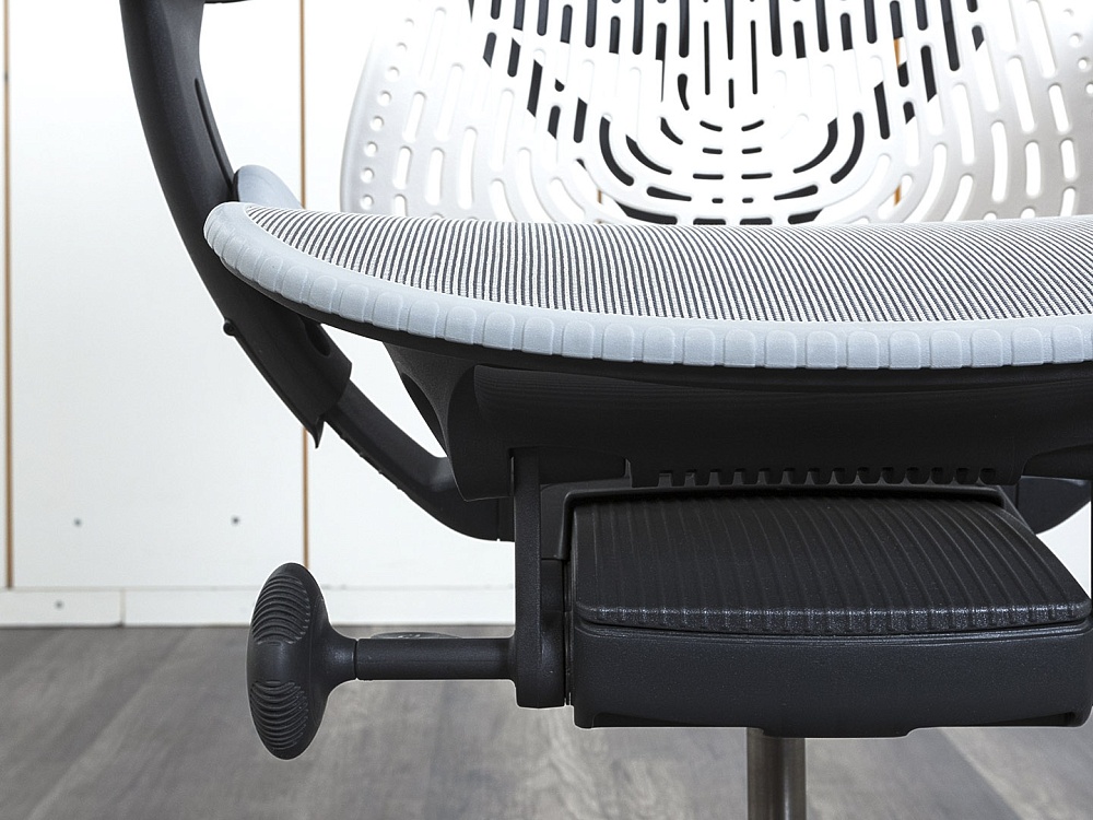 Офисное кресло руководителя  Herman Miller Сетка Серый Mirra 2  (КРСС-31103)