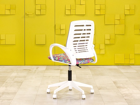 Офисное кресло для персонала на колесах Ирис White серый Ткань Серый; Белый Россия