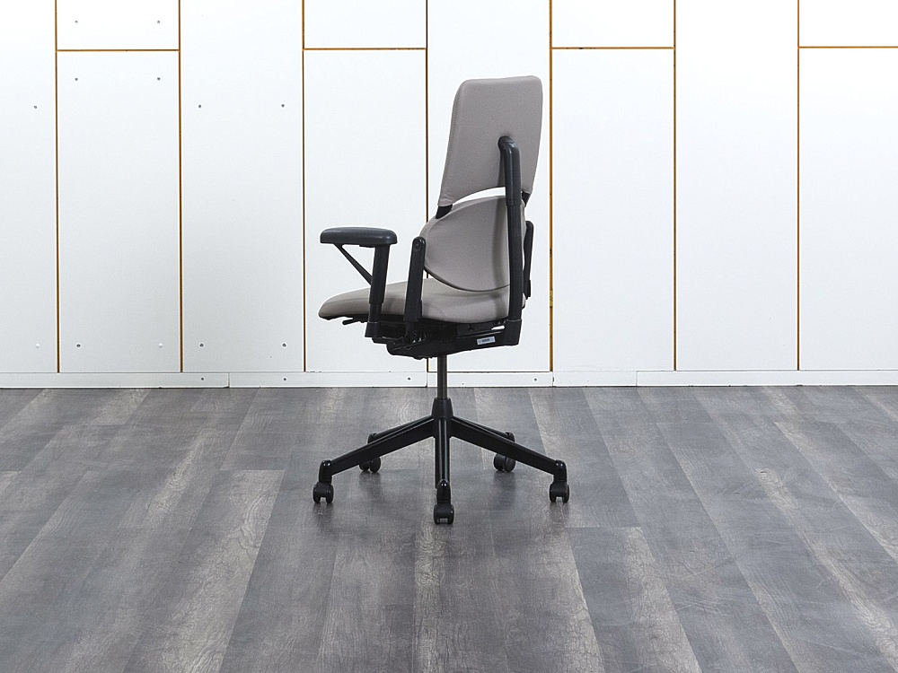 Офисное кресло руководителя  SteelCase Кожа Бежевый Please 1  (КРКБ-05102)