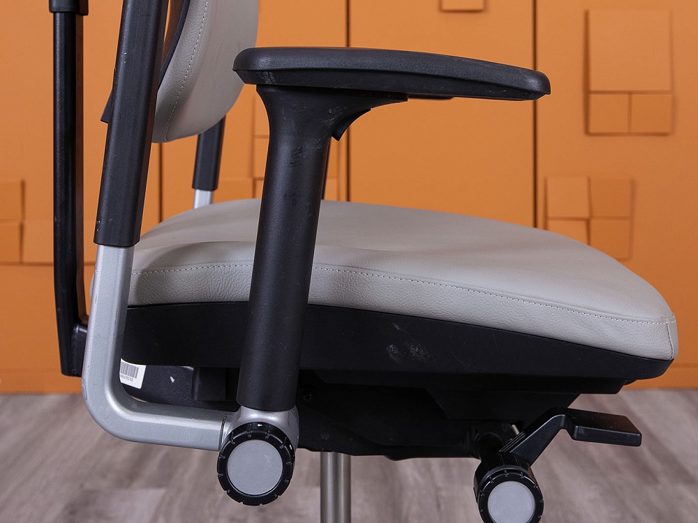 Офисное кресло руководителя  SteelCase Кожа Серый Please 2 Ergonomic  (КРКС-21015)