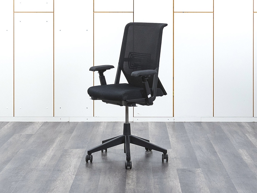 Офисное кресло руководителя  Haworth Ткань Черный Comforto 59  (КРТЧ-13081)
