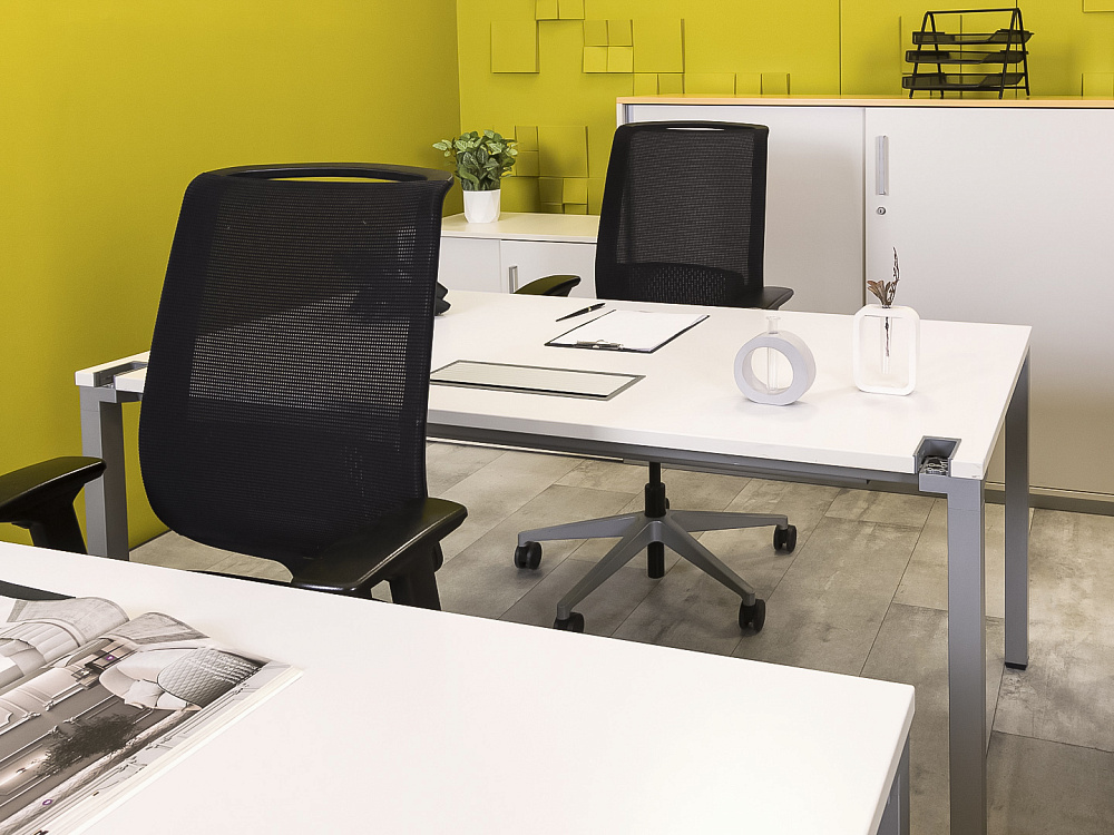 Офисный стол прямой Steelcase ЛДСП Белый Франция  СППБ-04026