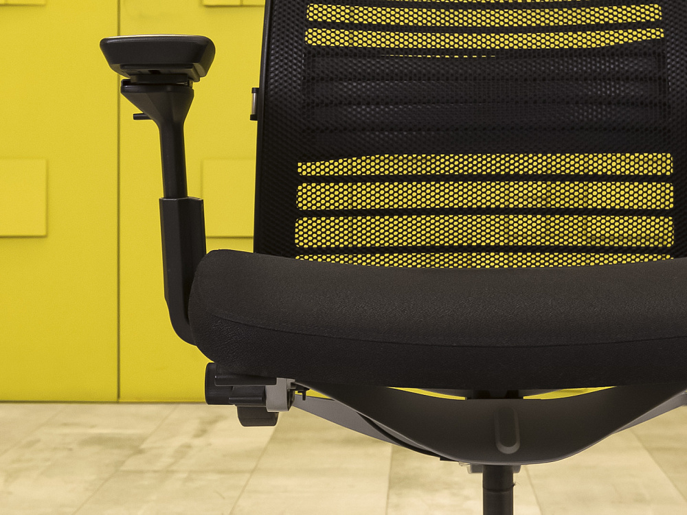 Офисное кресло руководителя на колесах Think 2 Steelcase Ткань Чёрный Германия  КРТЧ-04066