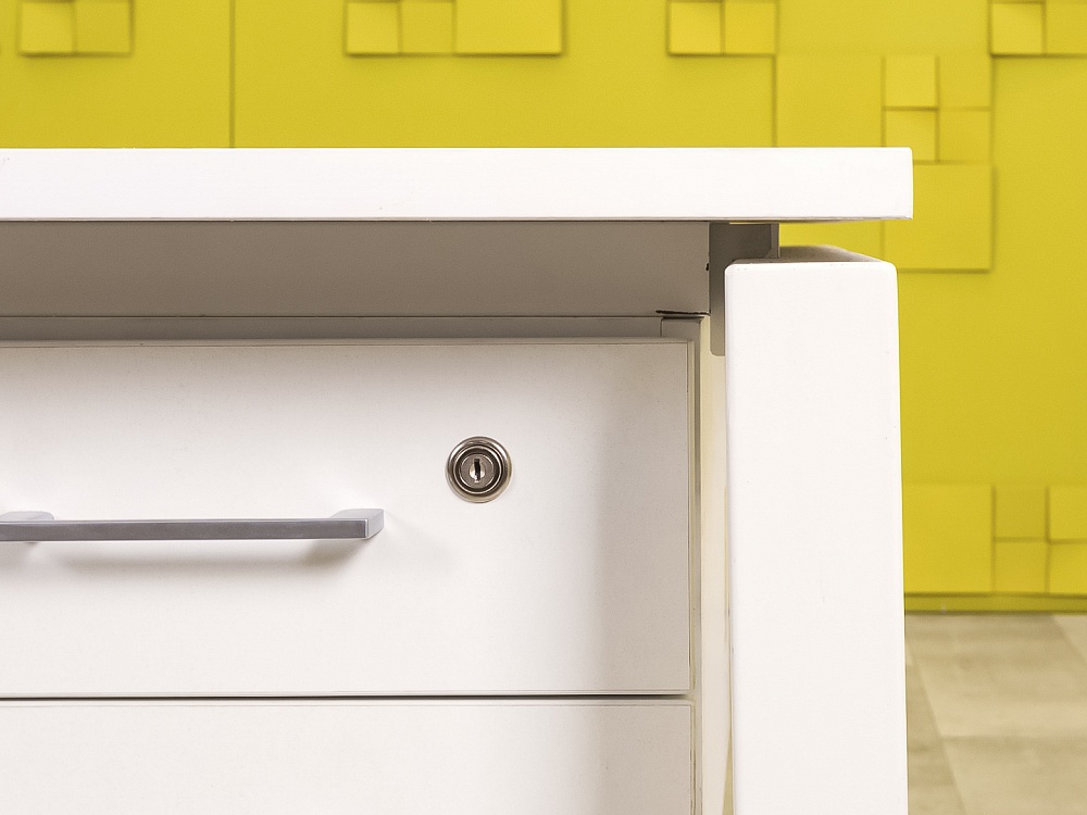 Комплект офисной мебели стол с тумбой  ЛДСП Белый  СППБТ-23036