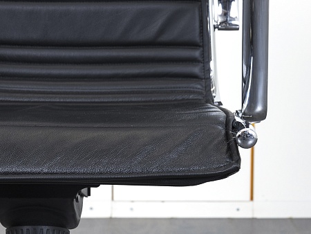 Офисное кресло руководителя  LUXY Кожа Черный Light A  (КРКЧ-11070уц)