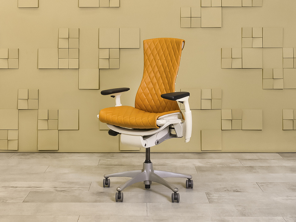 Офисное кресло руководителя на колесах Embody Herman Miller Кожа Оранжевый США  КРКО-29125