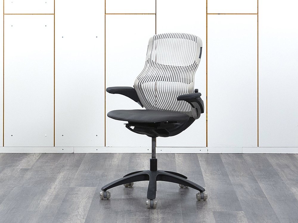 Офисное кресло руководителя  Knoll Кожа Черный Generation  (КРКЧ-28022)