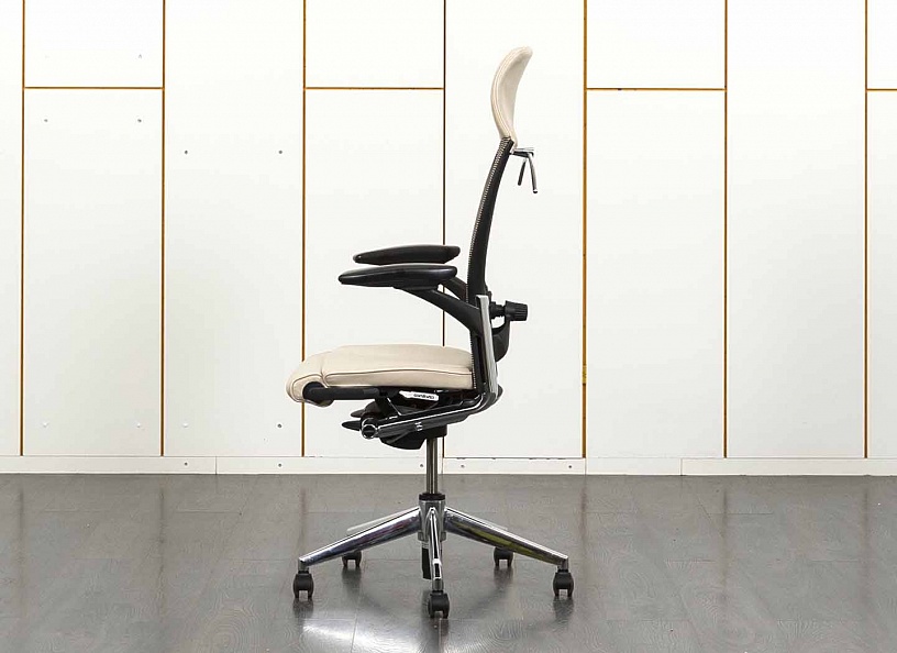 Офисное кресло руководителя  Haworth Кожа Белый Comforto  (КРКБ-11031)