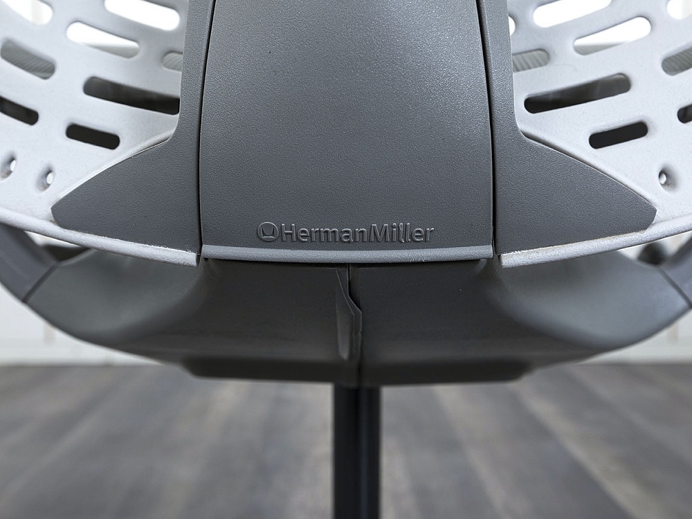 Офисное кресло руководителя  Herman Miller Сетка Белый Mirra  (КРСБ-13112)