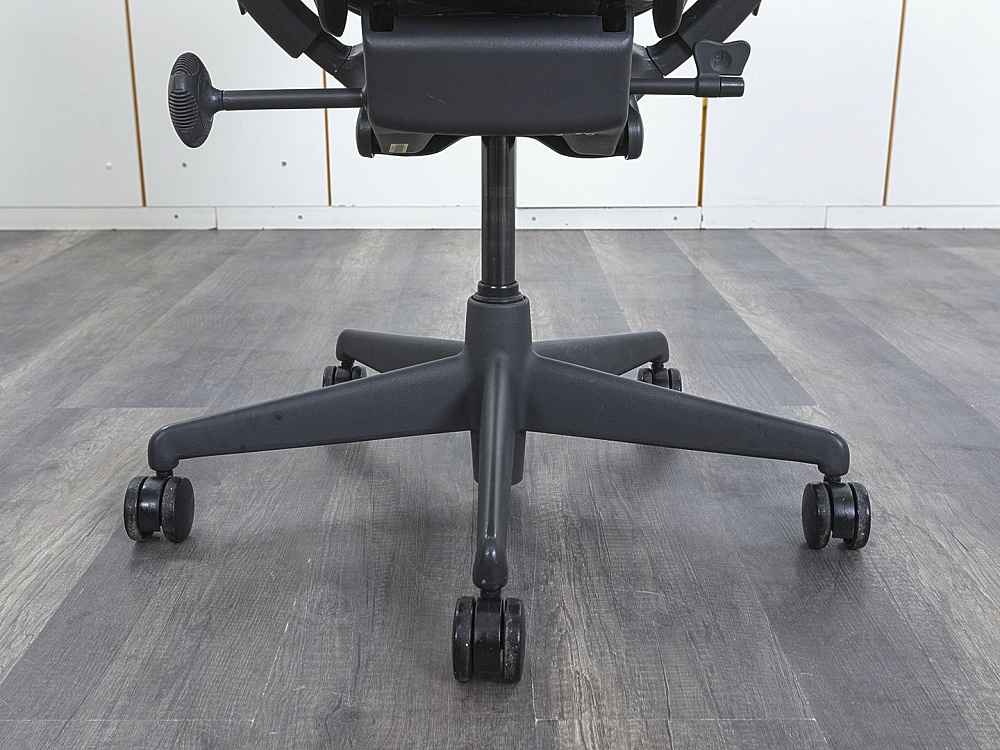 Офисное кресло руководителя  Herman Miller Сетка Черный Mirra  (КРСЧ-12122)