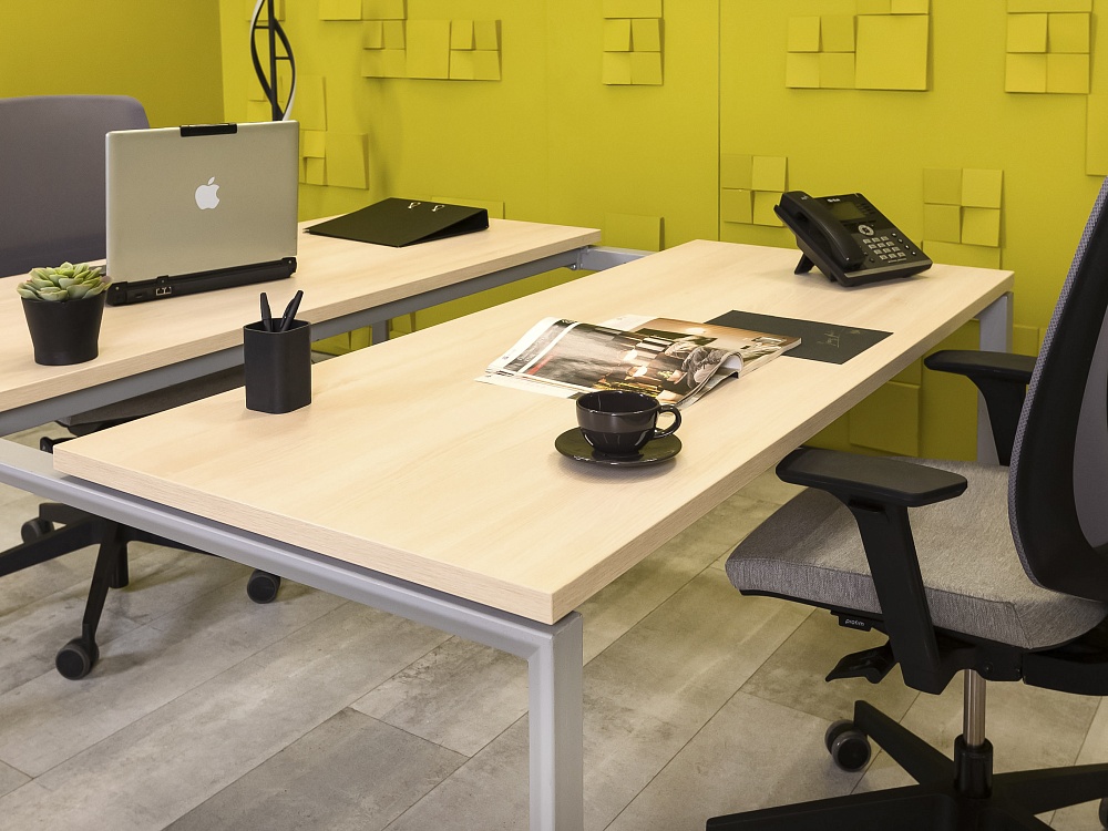 Комплект офисной мебели стол с тумбой  ЛДСП Клен  ГКВ-02036