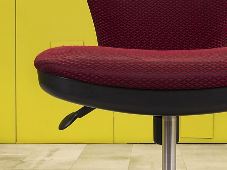 Офисное кресло для персонала на колесах Ткань Красный Россия  КПТК2-06055