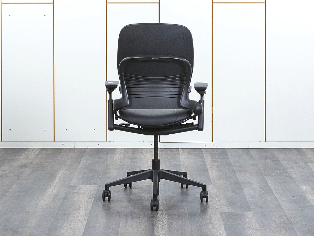 Офисное кресло руководителя  SteelCase Кожа Черный Leap B  (КРКЧ-16122)