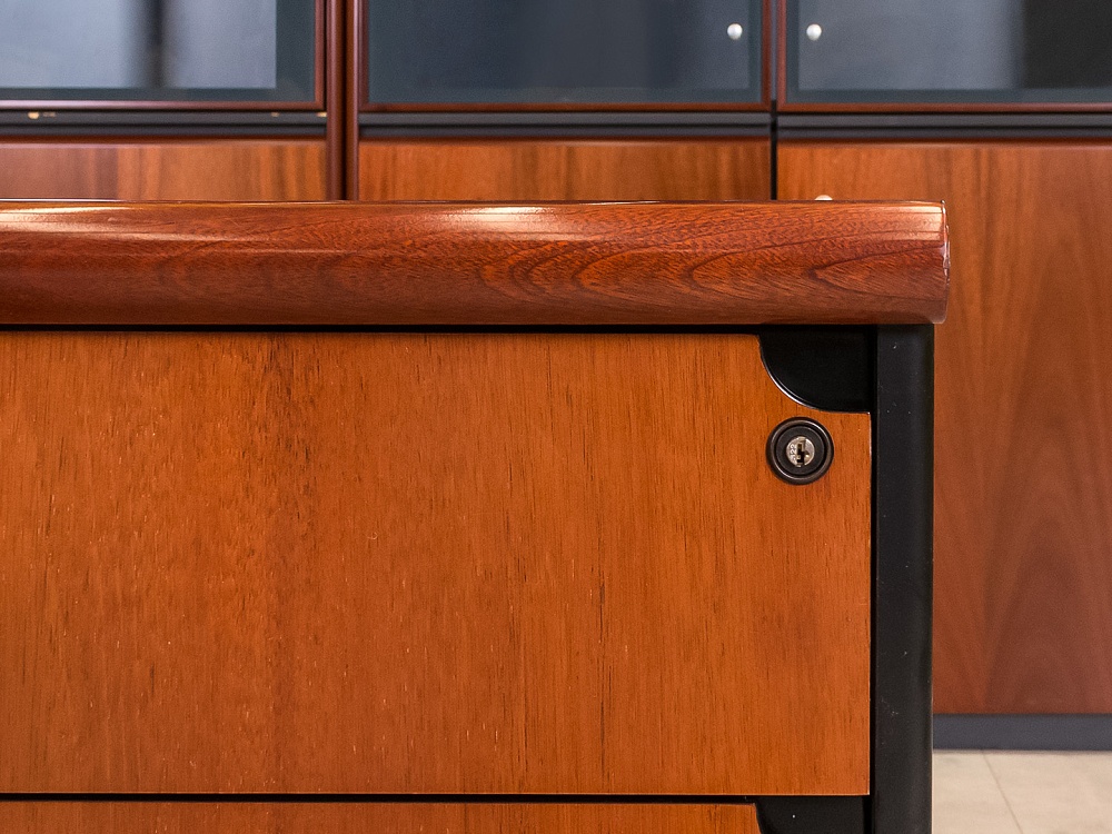 Кабинет руководителя ORA Массив Орех Италия