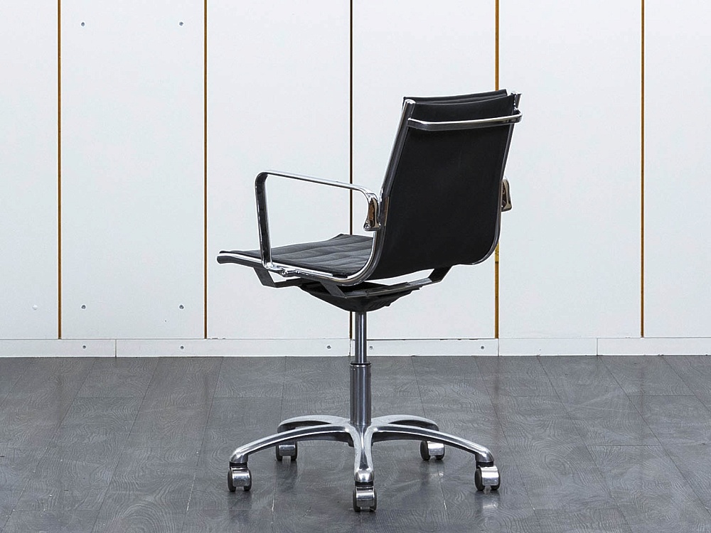 Офисное кресло руководителя  LUXY Кожа Черный Light B  (КРКЧ-16121)