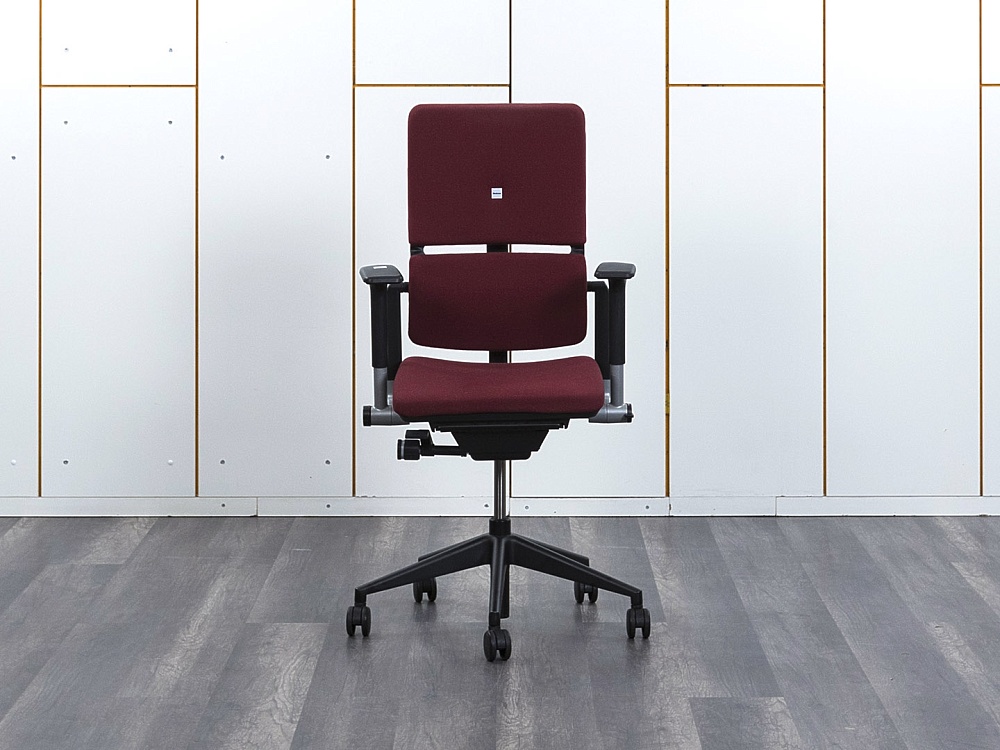Офисное кресло руководителя  SteelCase Ткань Красный Please 2 Ergonomic  (КРТК-02072)