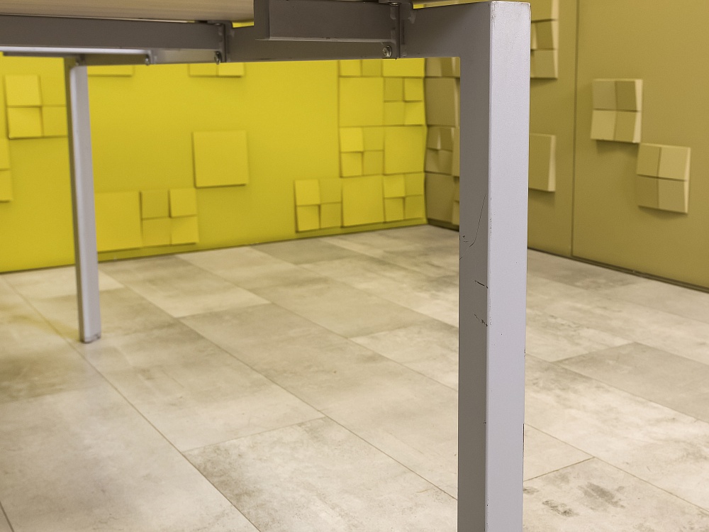 Комплект офисной мебели стол с тумбой  ЛДСП Клен  ГКВ-02036