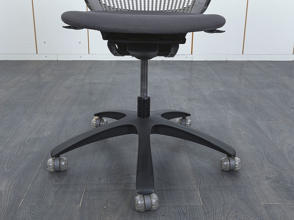 Офисное кресло руководителя  Knoll Ткань Серый Generation  (КРТС-22101)