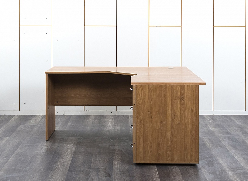 Комплект офисной мебели стол с тумбой  1 600х1 600х750 ЛДСП Орех   (СПУХКп-16052)