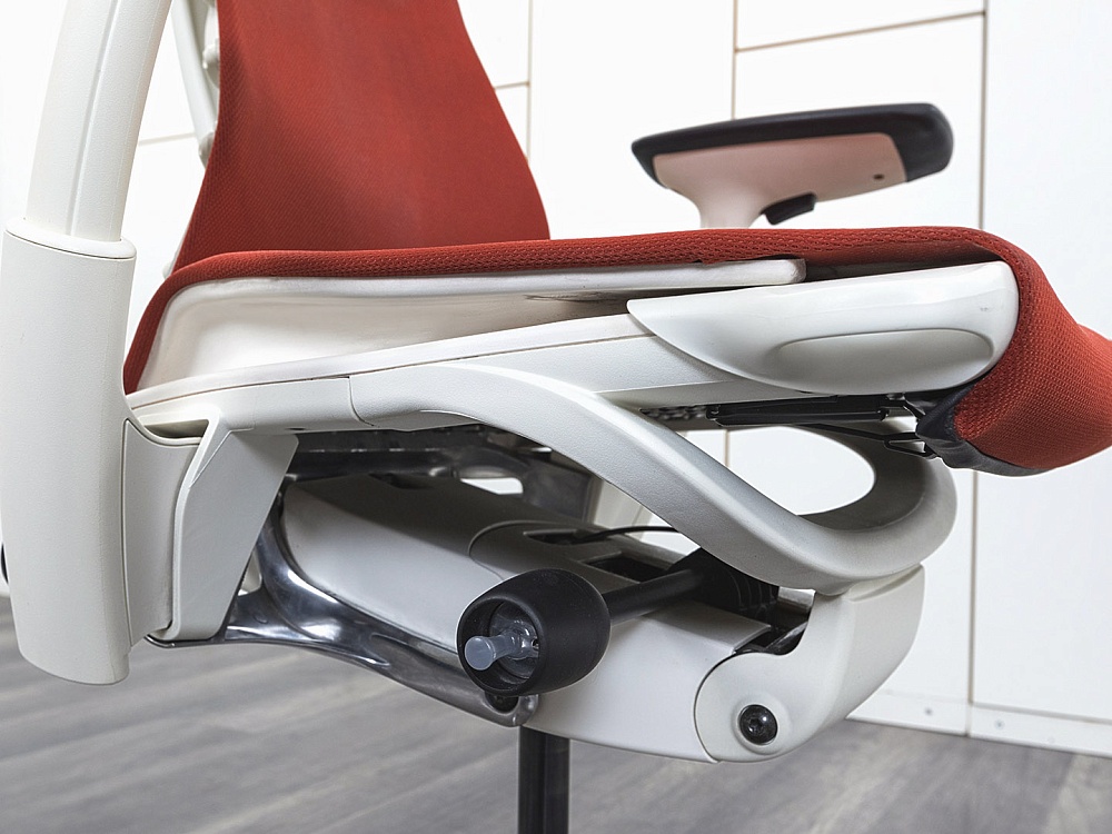 Офисное кресло руководителя  Herman Miller Ткань Красный Embody  (КРТК-15072)