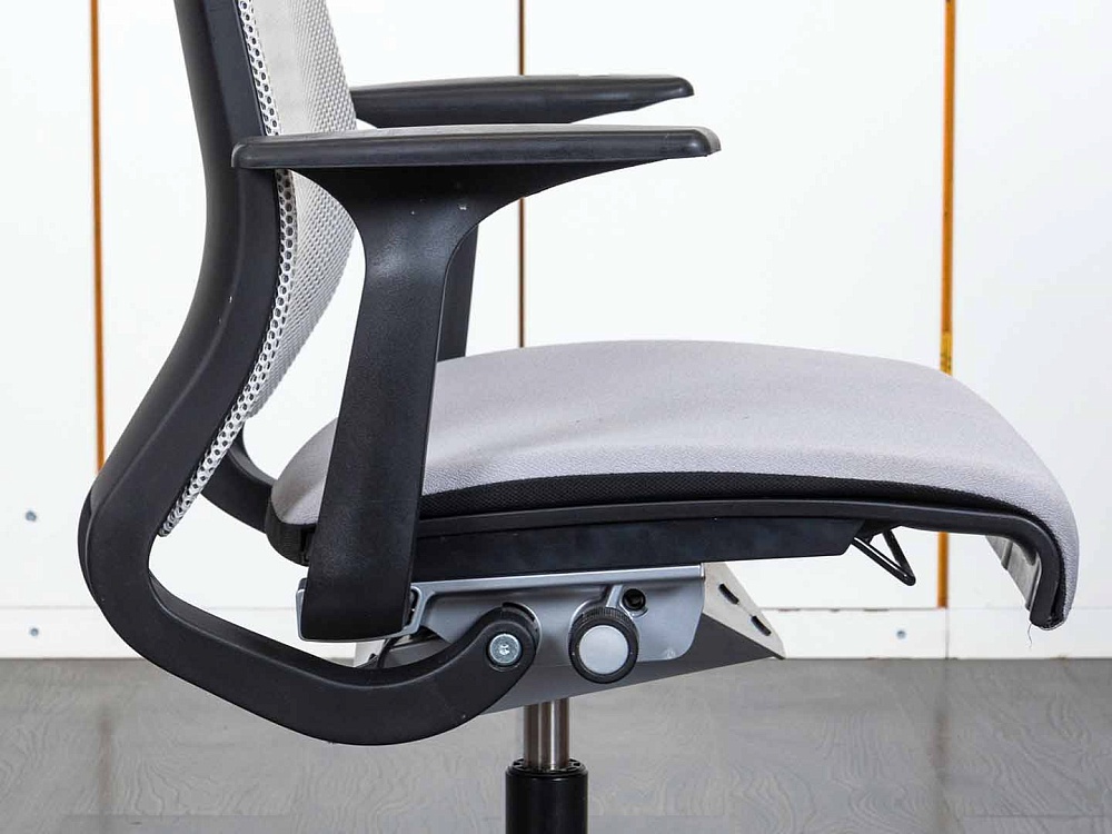 Конференц кресло для переговорной  Серый Ткань SteelCase Think  (КПТС-12011)