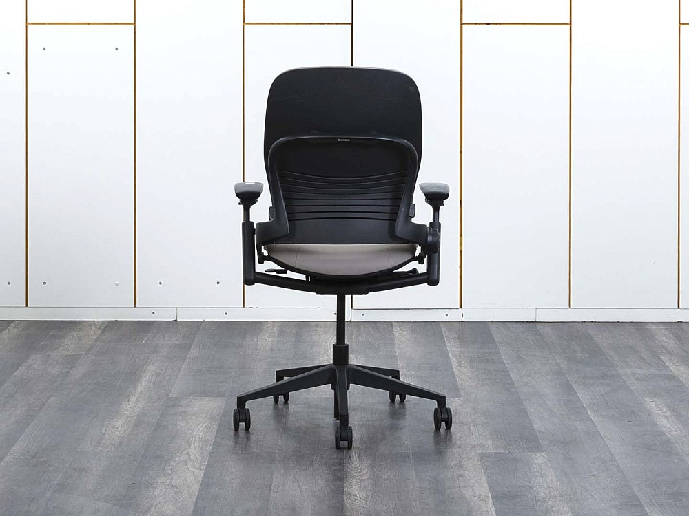 Офисное кресло руководителя  SteelCase Кожа Бежевый Leap B  (КРКБ-16122)