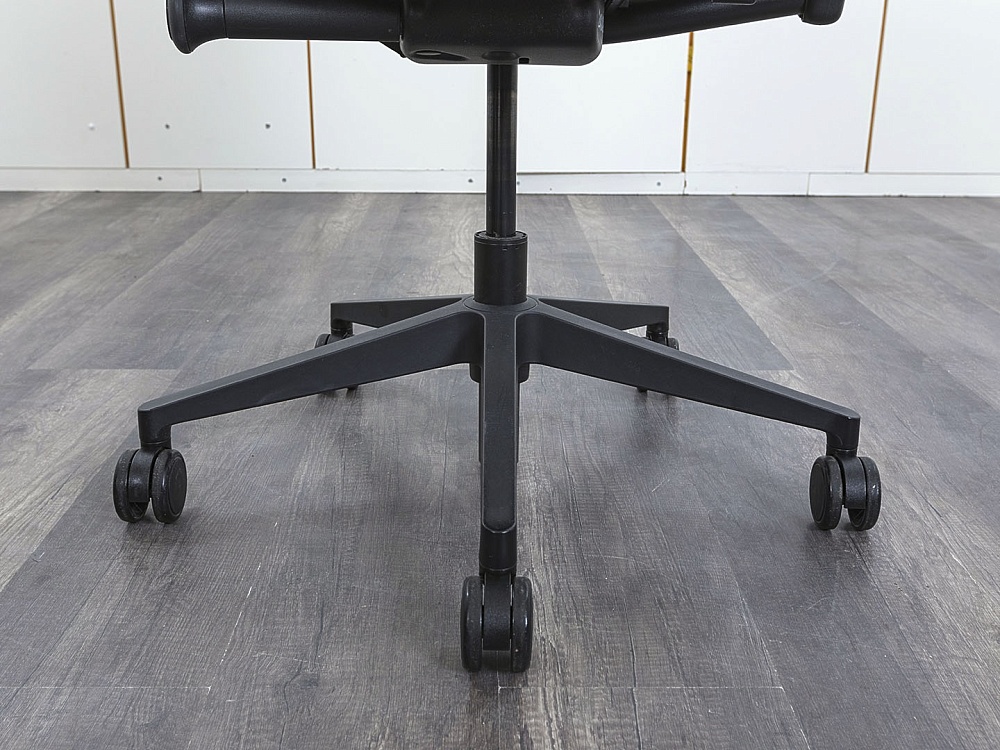 Офисное кресло руководителя  SteelCase Кожа Черный Leap B  (КРКЧ-16122)