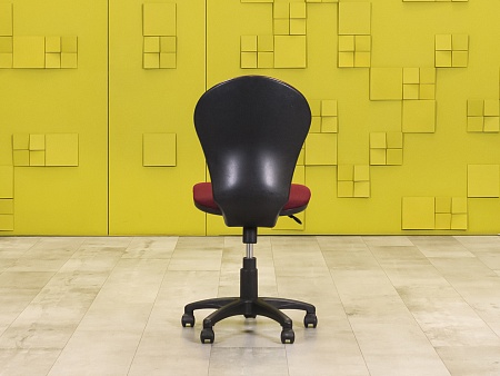 Офисное кресло для персонала на колесах Ткань Красный Россия  КПТК2-06055