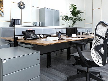 Комплект офисной мебели Herman Miller 3 200х1 800х1 000 ЛДСП Орех   (КОМХ-17082)