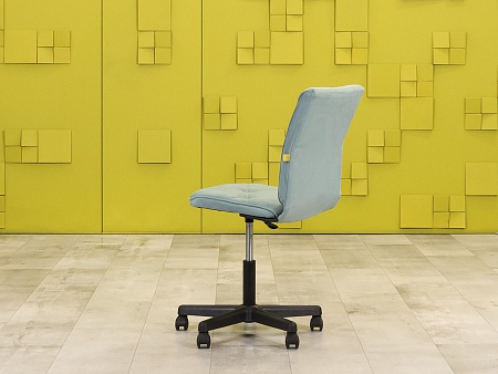 Офисное кресло для персонала на колесах Монро NEO-21 мята Ткань Зелёный Россия