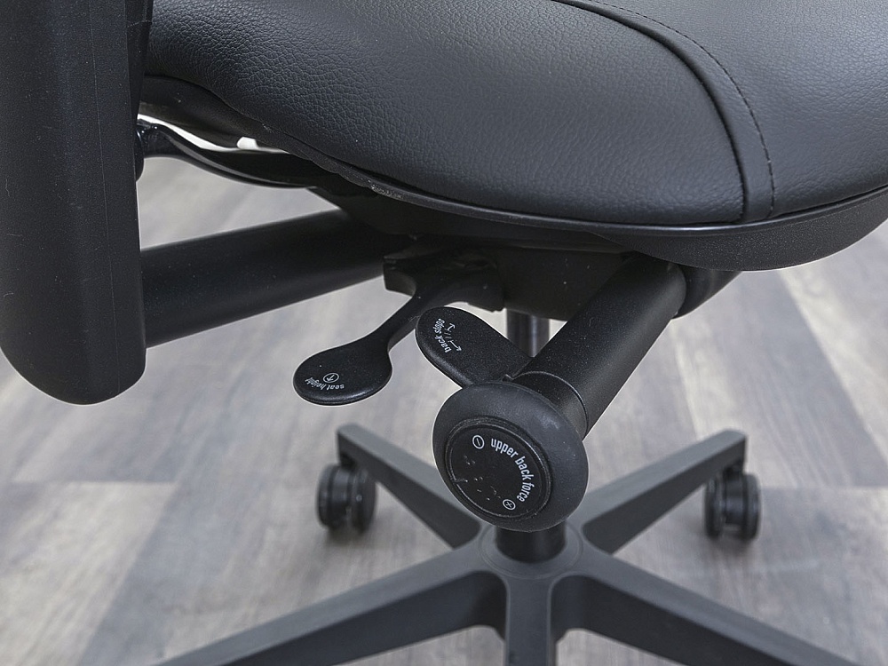 Офисное кресло руководителя  SteelCase Кожа Черный Leap B  (КРКЧ-16122)