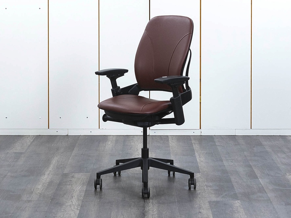 Офисное кресло руководителя  SteelCase Кожа Коричневый Leap B  (КРКК-30112)