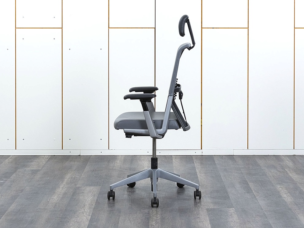 Офисное кресло руководителя  Haworth Кожа Серый Comforto 5910  (КРКС-07121)