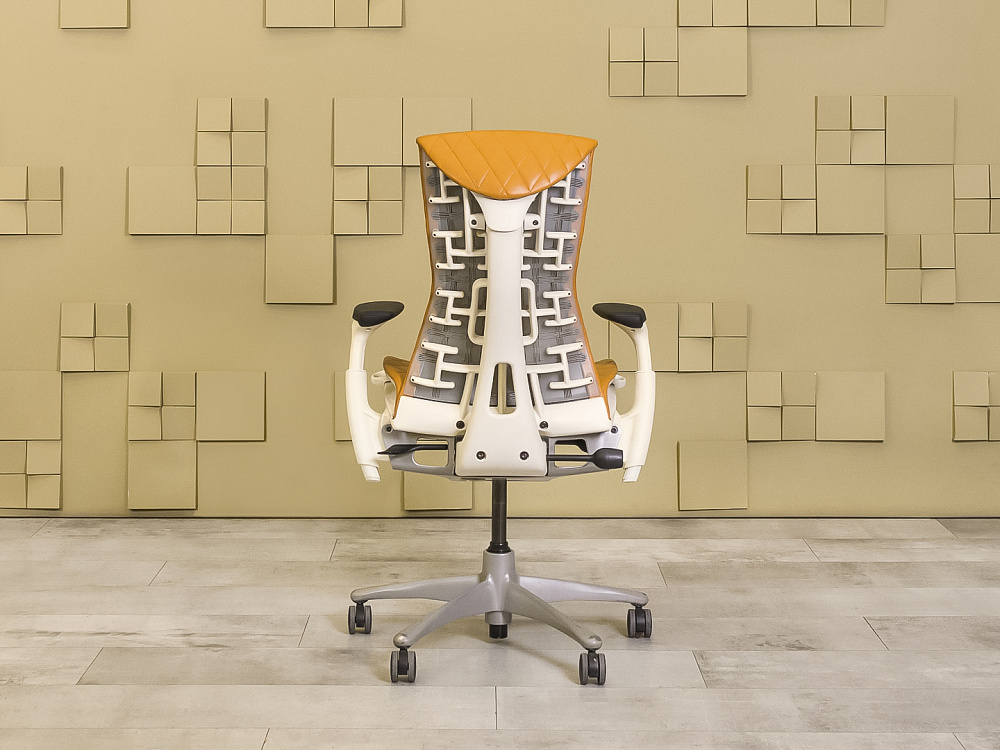 Офисное кресло руководителя на колесах Embody Herman Miller Кожа Оранжевый США  КРКО-29125
