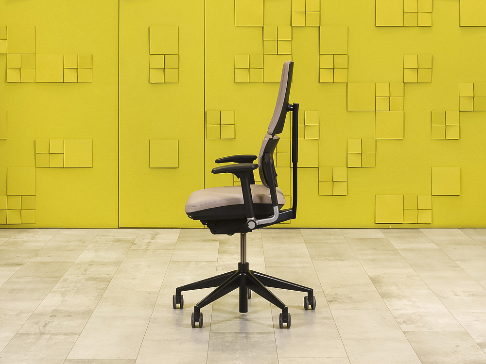 Офисное кресло руководителя Please 2 Ergonomik Steelcase Кожа Бежевый Германия  КРКБ-29016