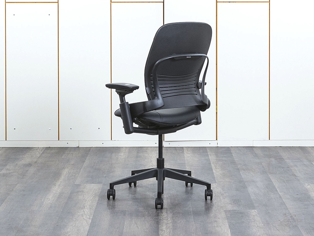 Офисное кресло руководителя  SteelCase Кожа Черный Leap B  (КРКЧ-16122)