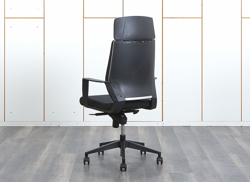 Офисное кресло руководителя   Ткань Черный   (КРТЧ3-17023)